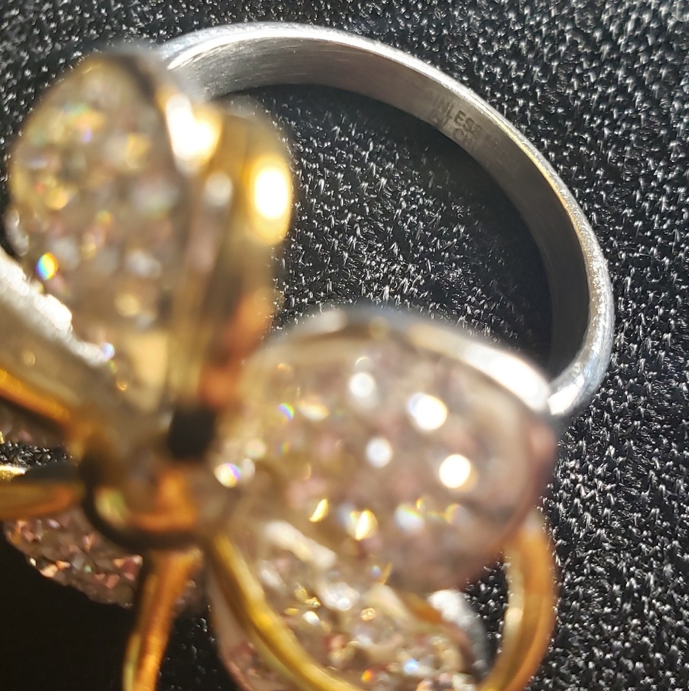Floral ring - Picture 2 of 3
